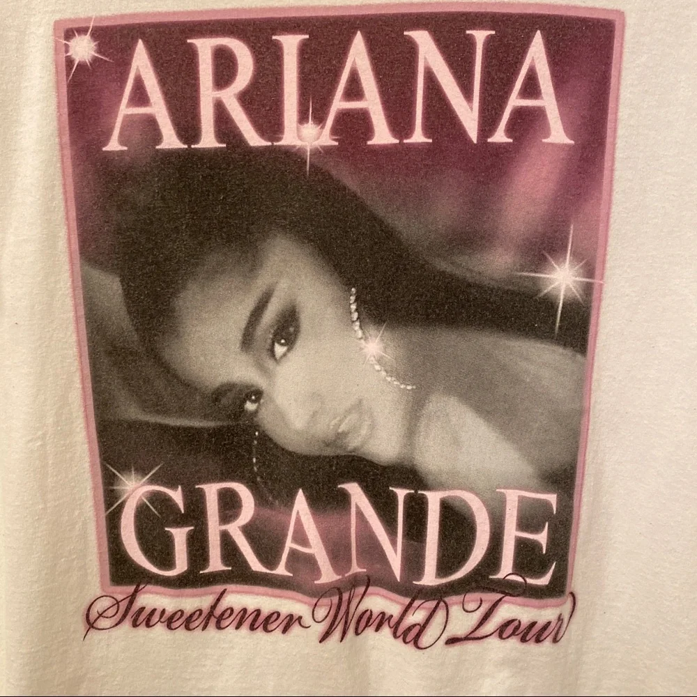 Ariana Grande‎ - Picture 4 of 5